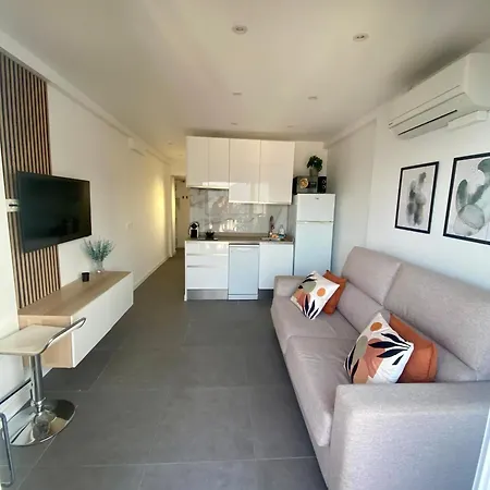 Moderno En Primera Línea De Playa Apartamento *