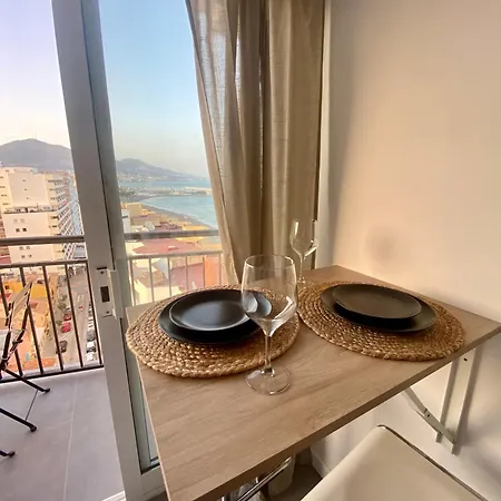 Moderno En Primera Línea De Playa Apartamento