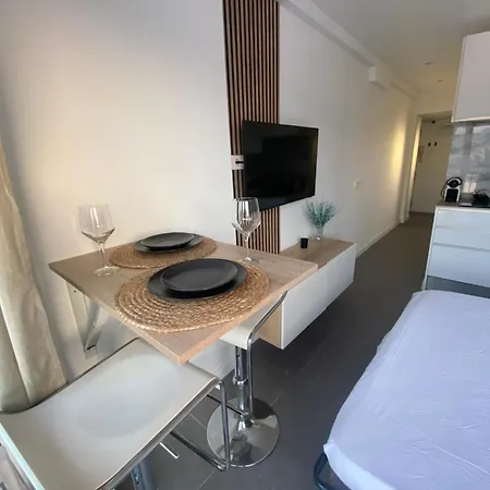 Moderno En Primera Línea De Playa Apartamento *